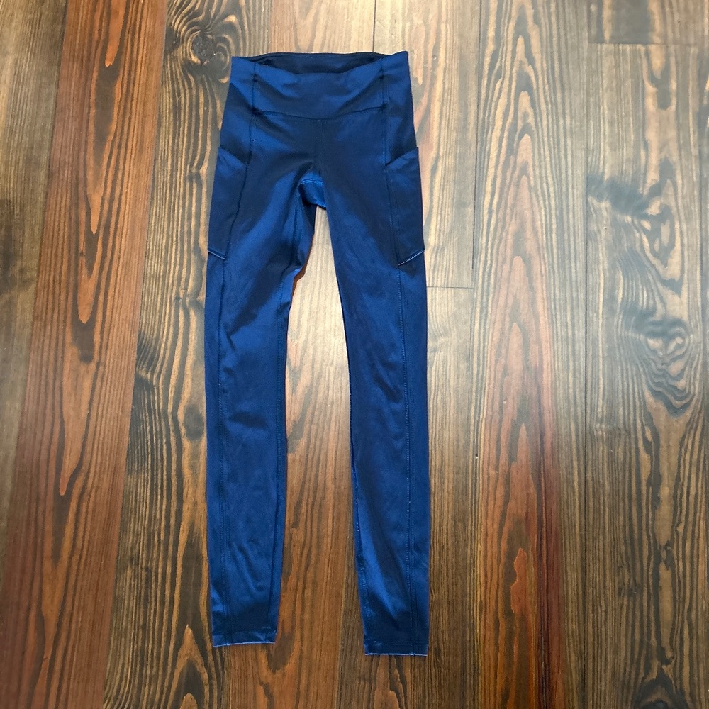 Lululemon Speed Up Tight navy leggings with pockets. Size 2